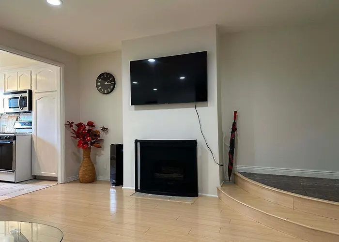 1 Bd Condominium Near Sunset Blvd Los Angeles